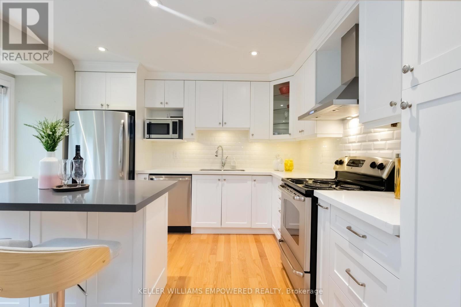 37 Rainbow Creekway, Toronto, Ontario  M2K 2T9 - Photo 8 - C12422093