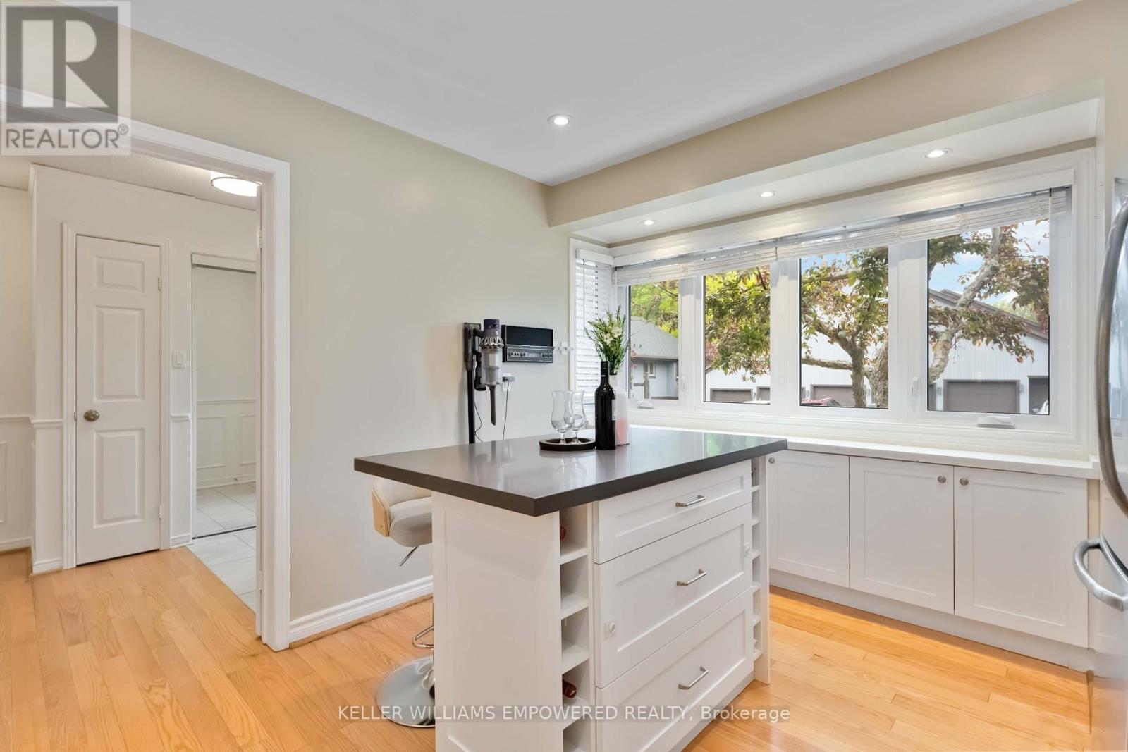 37 Rainbow Creekway, Toronto, Ontario  M2K 2T9 - Photo 9 - C12422093