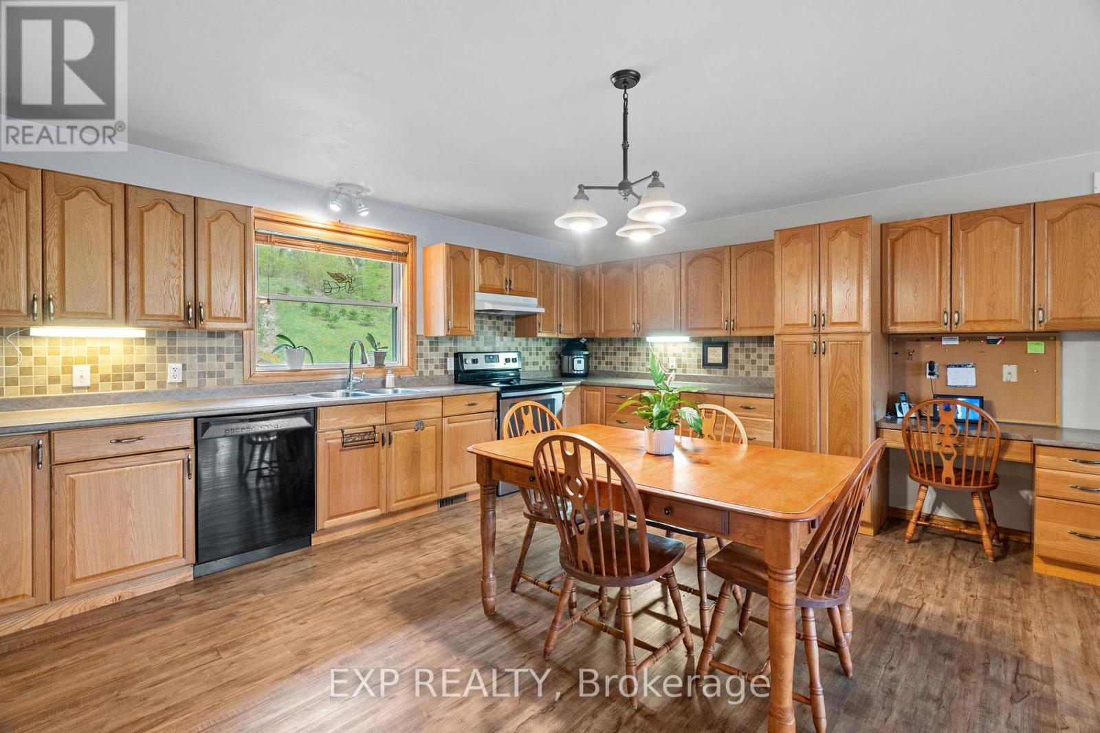 30680 Hungry Hollow Road, North Middlesex, Ontario  N0M 1B0 - Photo 10 - X12422253