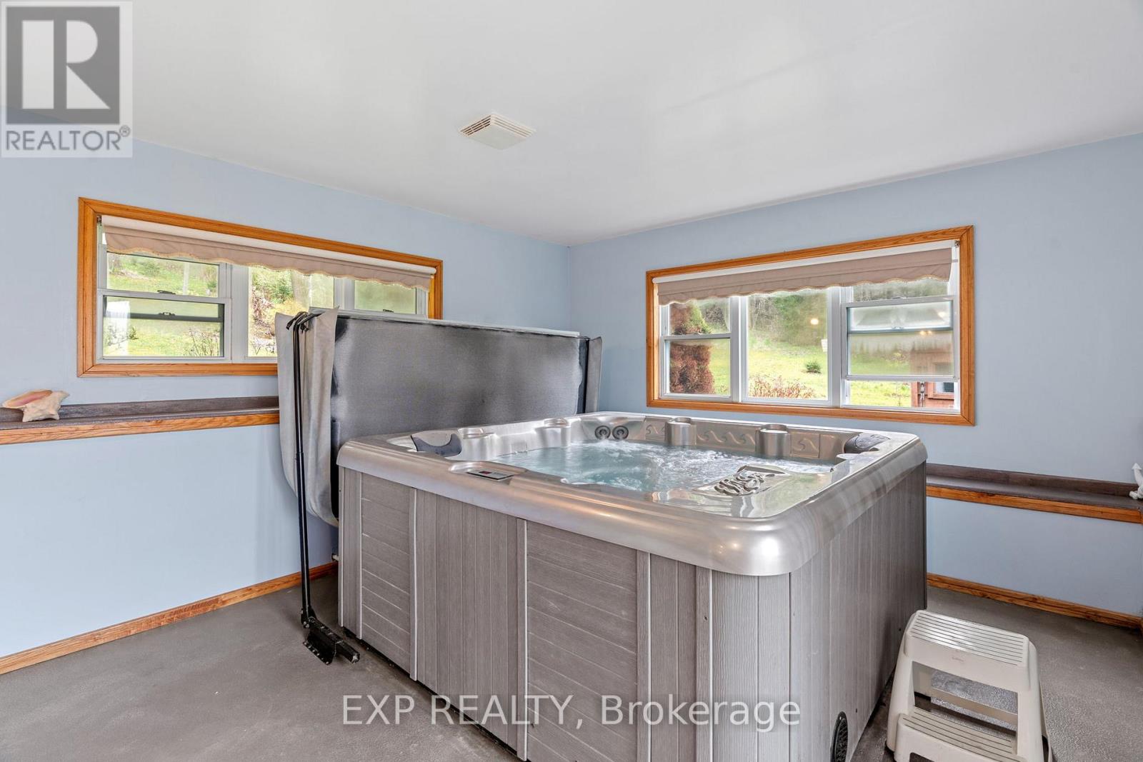 30680 Hungry Hollow Road, North Middlesex, Ontario  N0M 1B0 - Photo 35 - X12422253