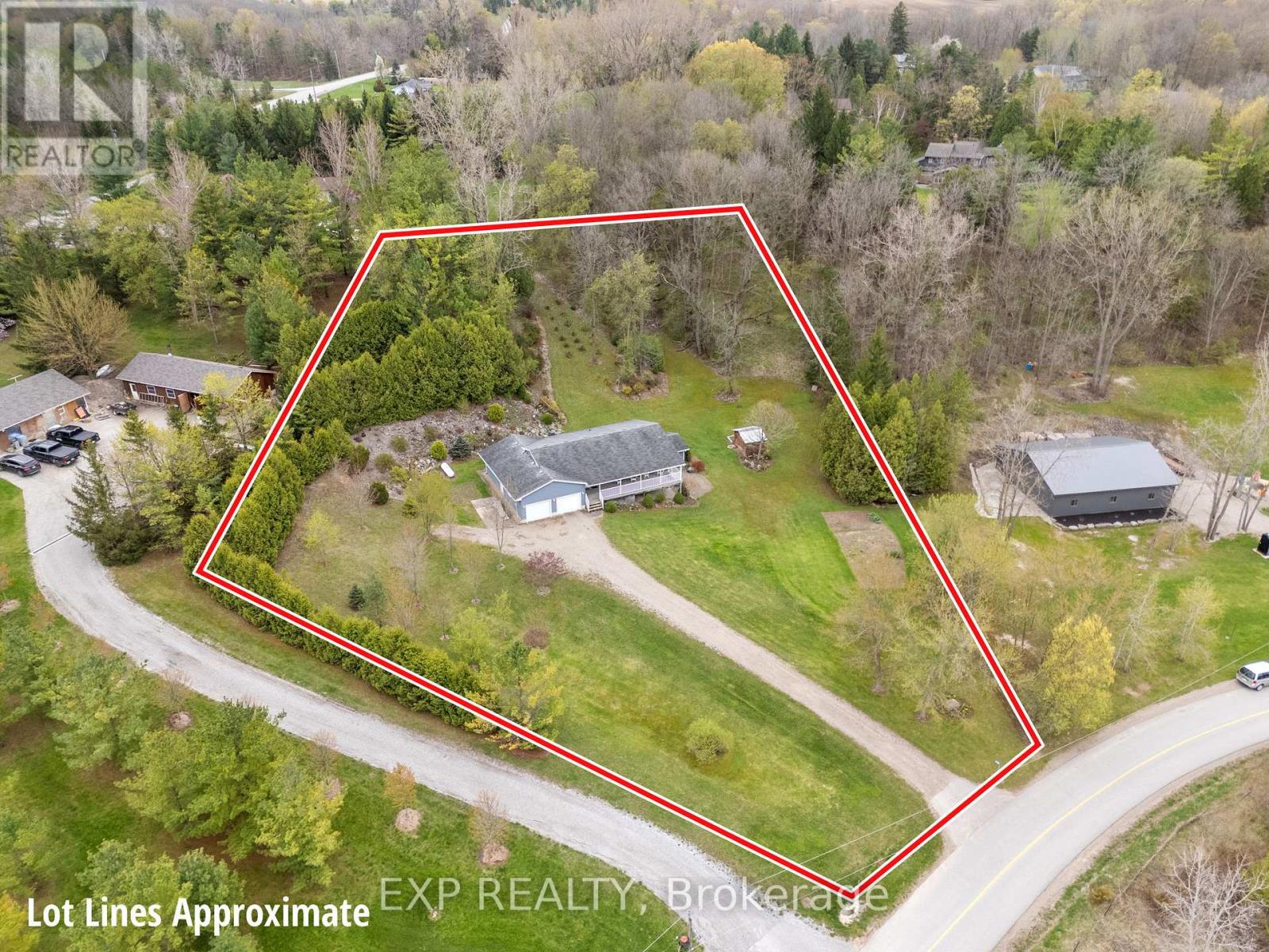30680 Hungry Hollow Road, North Middlesex, Ontario  N0M 1B0 - Photo 4 - X12422253