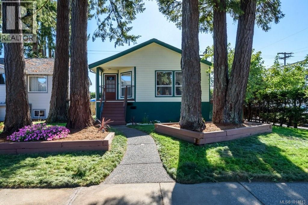 A & B 792 12th St, Courtenay, British Columbia  V9N 1V4 - Photo 1 - 1014813