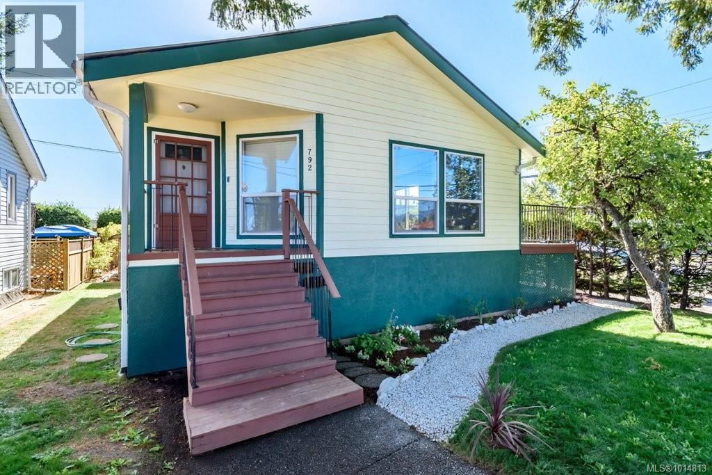 A & B 792 12th St, Courtenay, British Columbia  V9N 1V4 - Photo 2 - 1014813