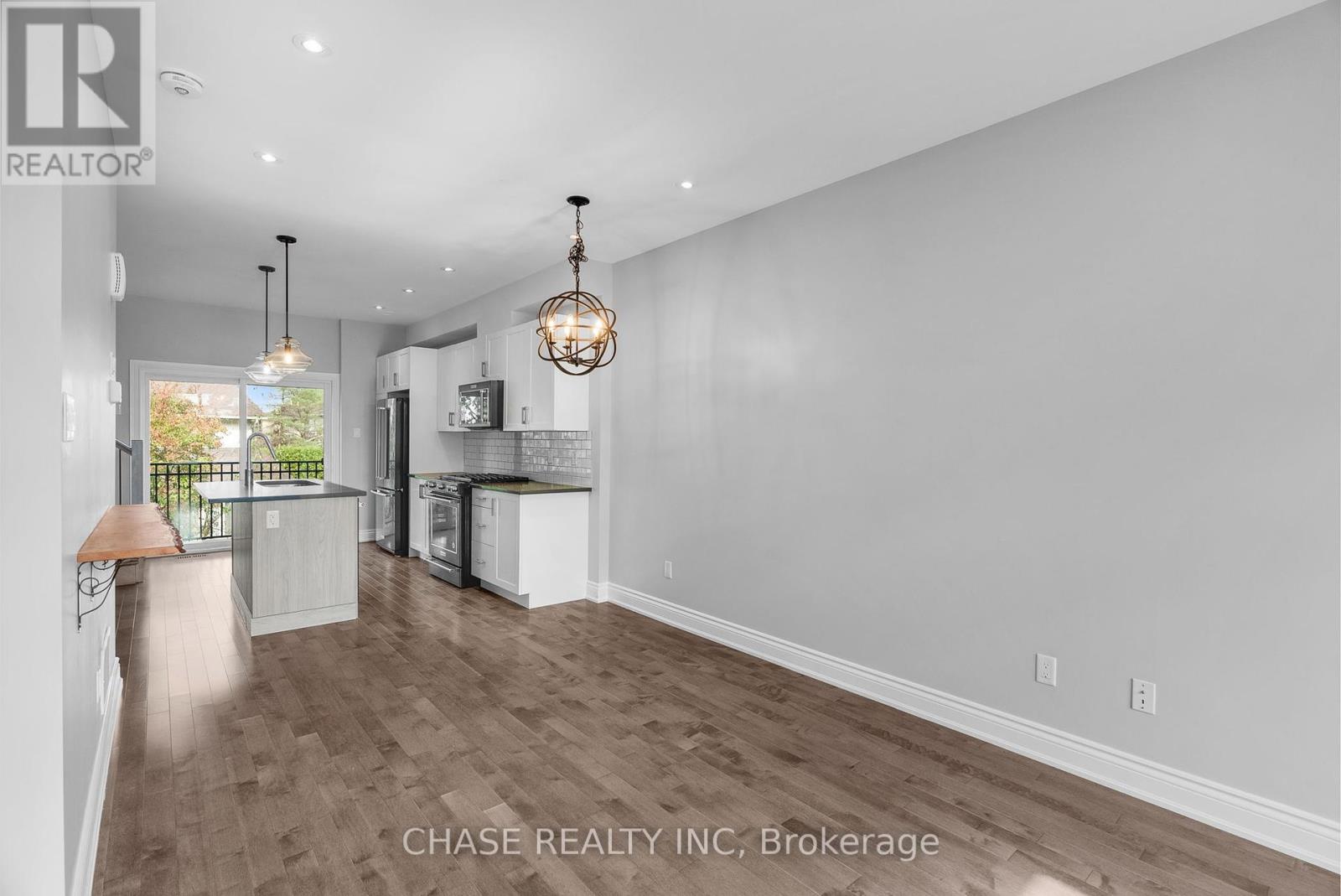 728 Reverie Private, Ottawa, Ontario  K2S 0T9 - Photo 3 - X12422204