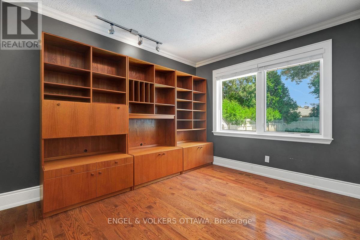 3 Mohawk Crescent, Ottawa, Ontario  K2H 7G7 - Photo 10 - X12422226