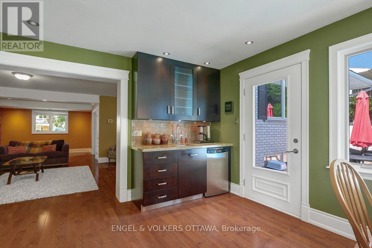 3 Mohawk Crescent, Ottawa, Ontario  K2H 7G7 - Photo 12 - X12422226