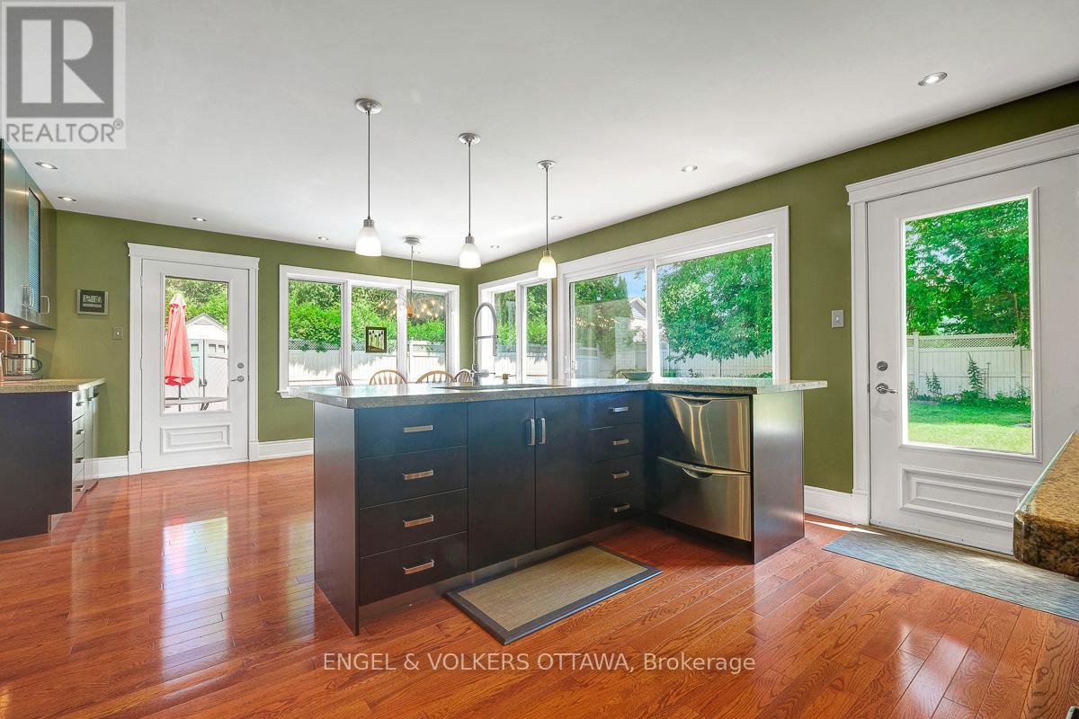 3 Mohawk Crescent, Ottawa, Ontario  K2H 7G7 - Photo 14 - X12422226