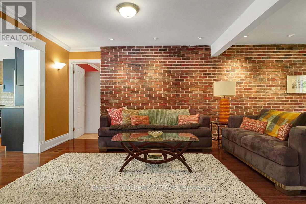 3 Mohawk Crescent, Ottawa, Ontario  K2H 7G7 - Photo 20 - X12422226