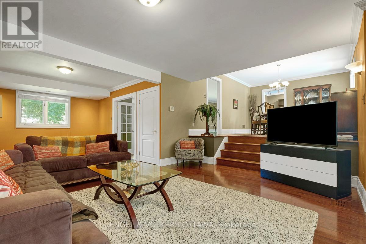 3 Mohawk Crescent, Ottawa, Ontario  K2H 7G7 - Photo 21 - X12422226