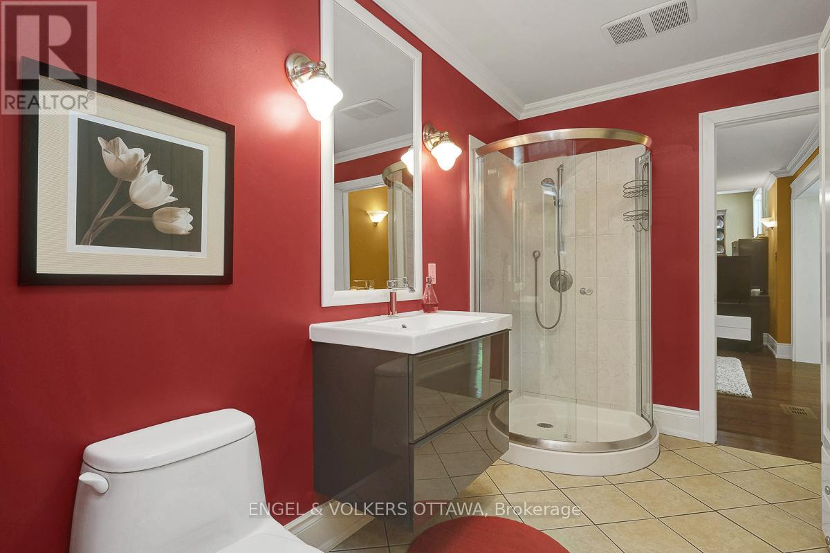 3 Mohawk Crescent, Ottawa, Ontario  K2H 7G7 - Photo 23 - X12422226