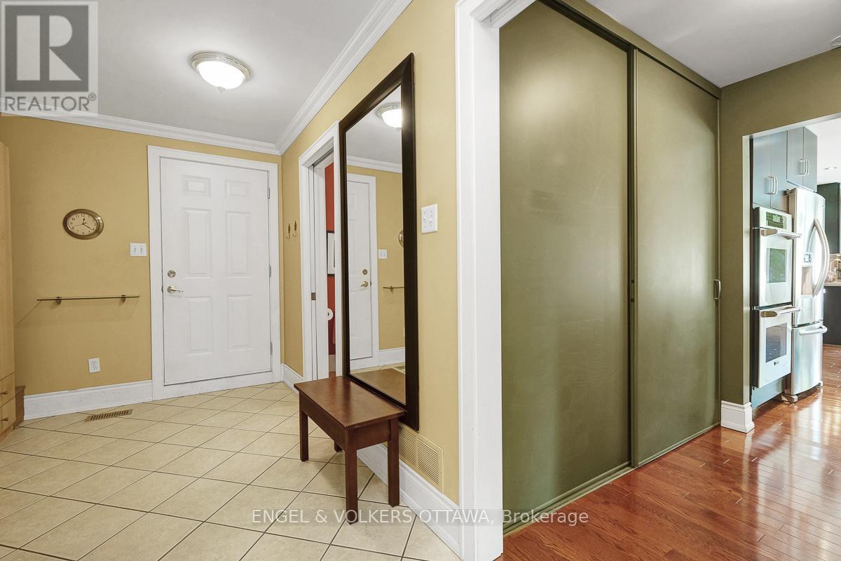 3 Mohawk Crescent, Ottawa, Ontario  K2H 7G7 - Photo 25 - X12422226