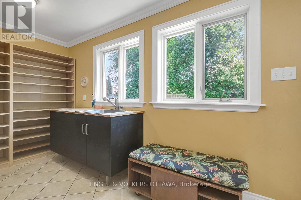 3 Mohawk Crescent, Ottawa, Ontario  K2H 7G7 - Photo 26 - X12422226