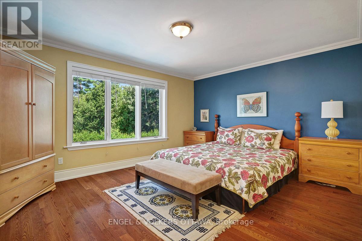 3 Mohawk Crescent, Ottawa, Ontario  K2H 7G7 - Photo 27 - X12422226