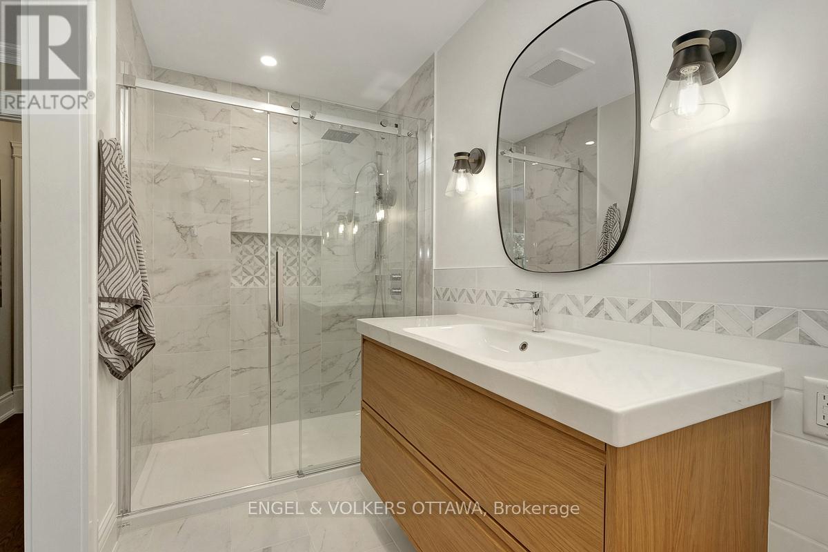3 Mohawk Crescent, Ottawa, Ontario  K2H 7G7 - Photo 29 - X12422226