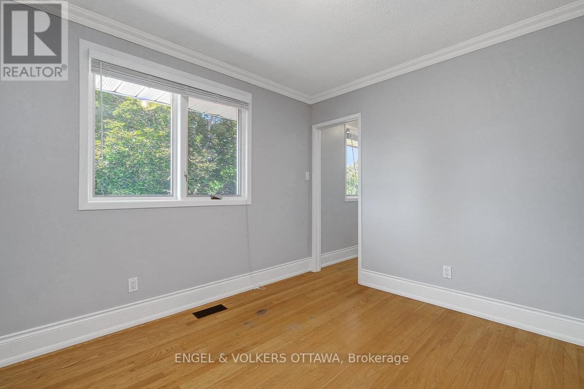 3 Mohawk Crescent, Ottawa, Ontario  K2H 7G7 - Photo 31 - X12422226