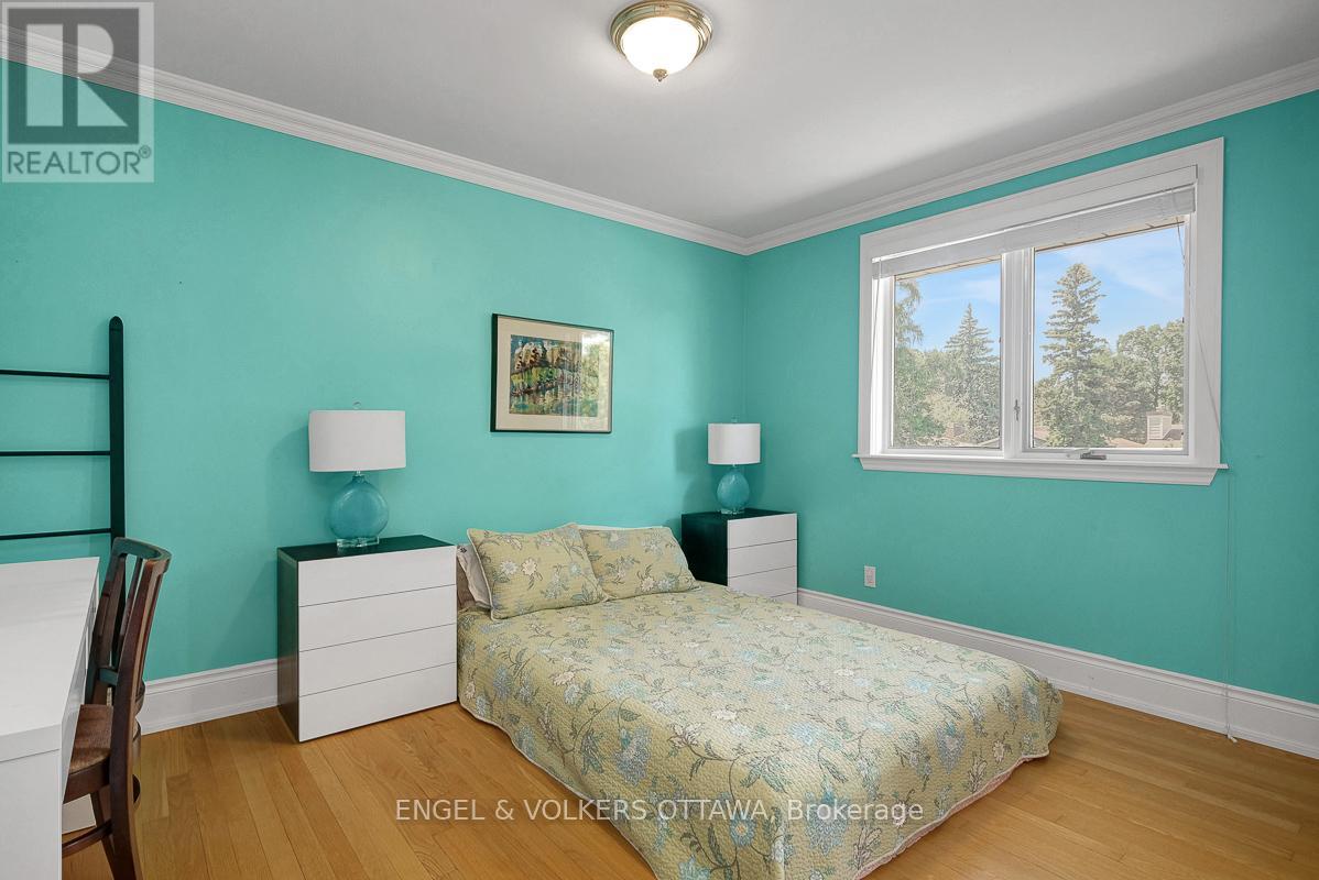 3 Mohawk Crescent, Ottawa, Ontario  K2H 7G7 - Photo 32 - X12422226