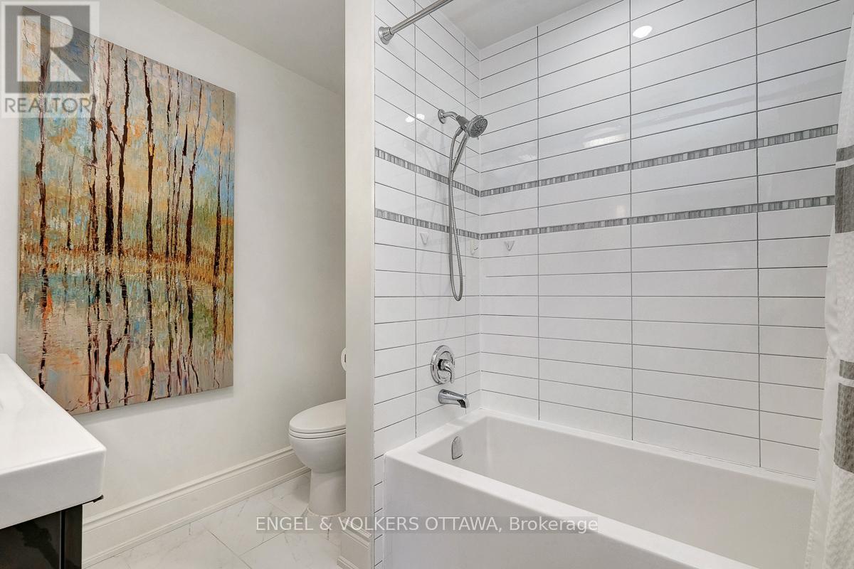 3 Mohawk Crescent, Ottawa, Ontario  K2H 7G7 - Photo 36 - X12422226