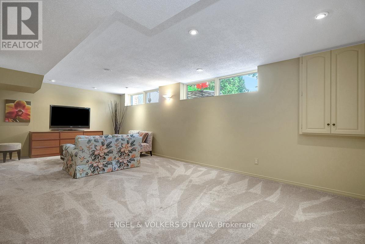 3 Mohawk Crescent, Ottawa, Ontario  K2H 7G7 - Photo 39 - X12422226