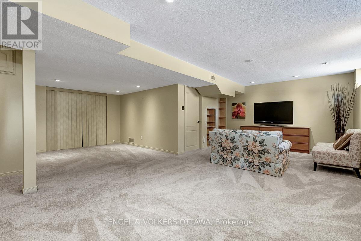 3 Mohawk Crescent, Ottawa, Ontario  K2H 7G7 - Photo 40 - X12422226