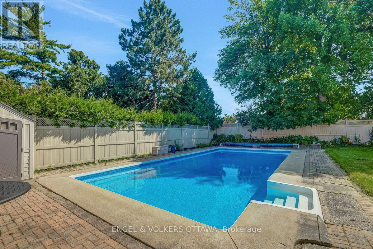 3 Mohawk Crescent, Ottawa, Ontario  K2H 7G7 - Photo 44 - X12422226