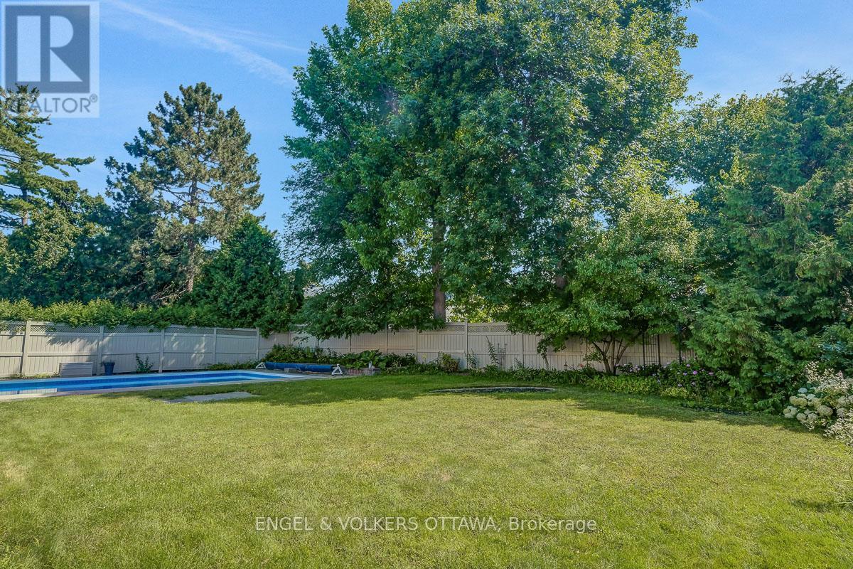 3 Mohawk Crescent, Ottawa, Ontario  K2H 7G7 - Photo 46 - X12422226