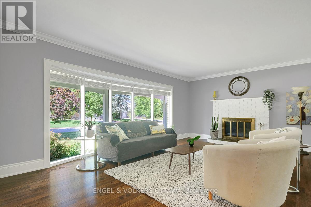 3 Mohawk Crescent, Ottawa, Ontario  K2H 7G7 - Photo 6 - X12422226