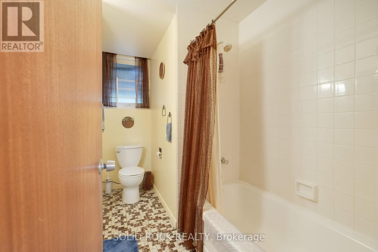 1034 Riddell Avenue S, Ottawa, Ontario  K2C 2J7 - Photo 17 - X12422229