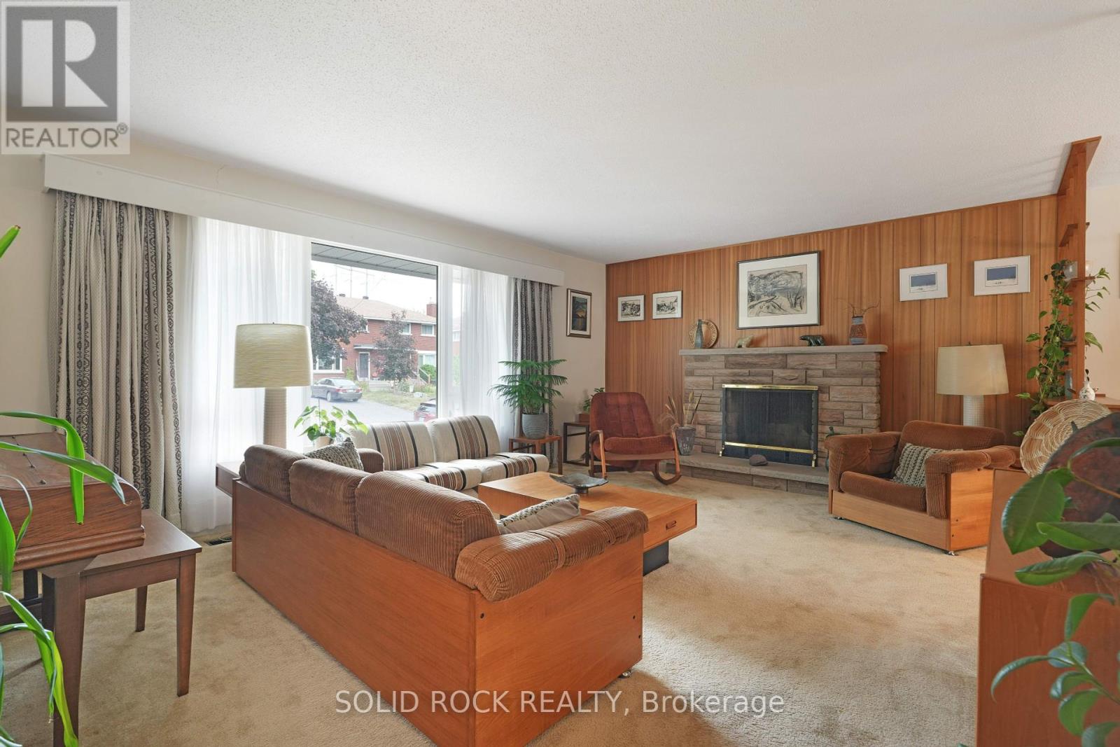 1034 Riddell Avenue S, Ottawa, Ontario  K2C 2J7 - Photo 2 - X12422229