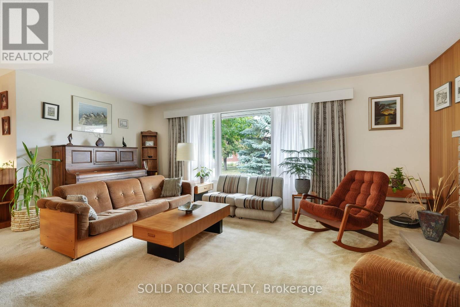 1034 Riddell Avenue S, Ottawa, Ontario  K2C 2J7 - Photo 3 - X12422229