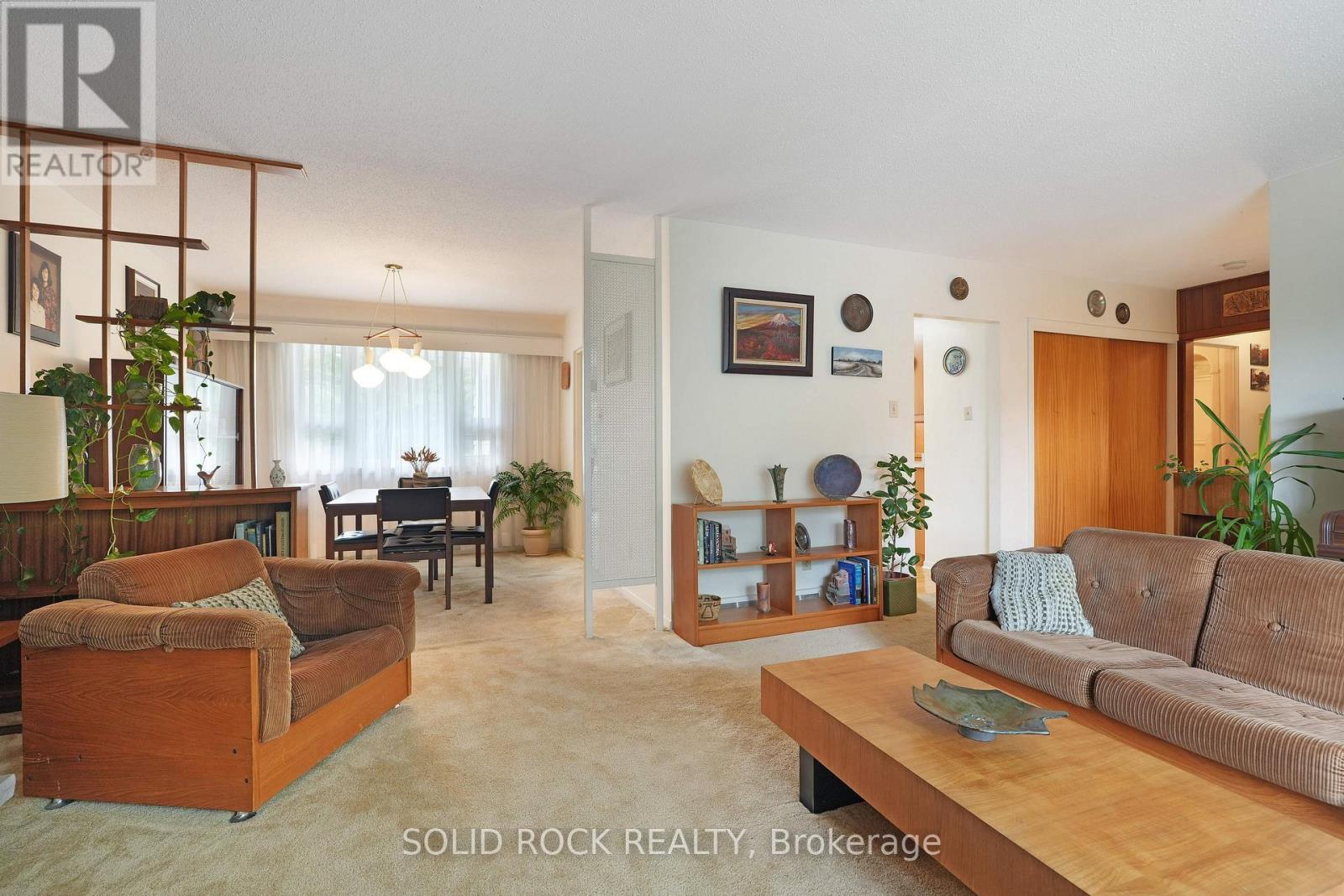 1034 Riddell Avenue S, Ottawa, Ontario  K2C 2J7 - Photo 4 - X12422229