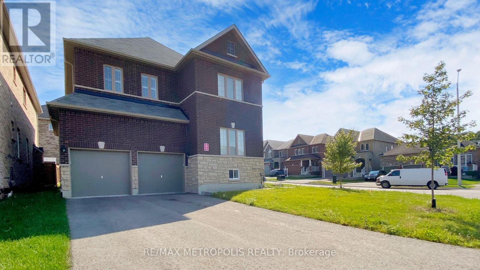 156 Muirfield Drive, Barrie, Ontario  L4N 5S4 - Photo 3 - S12422106