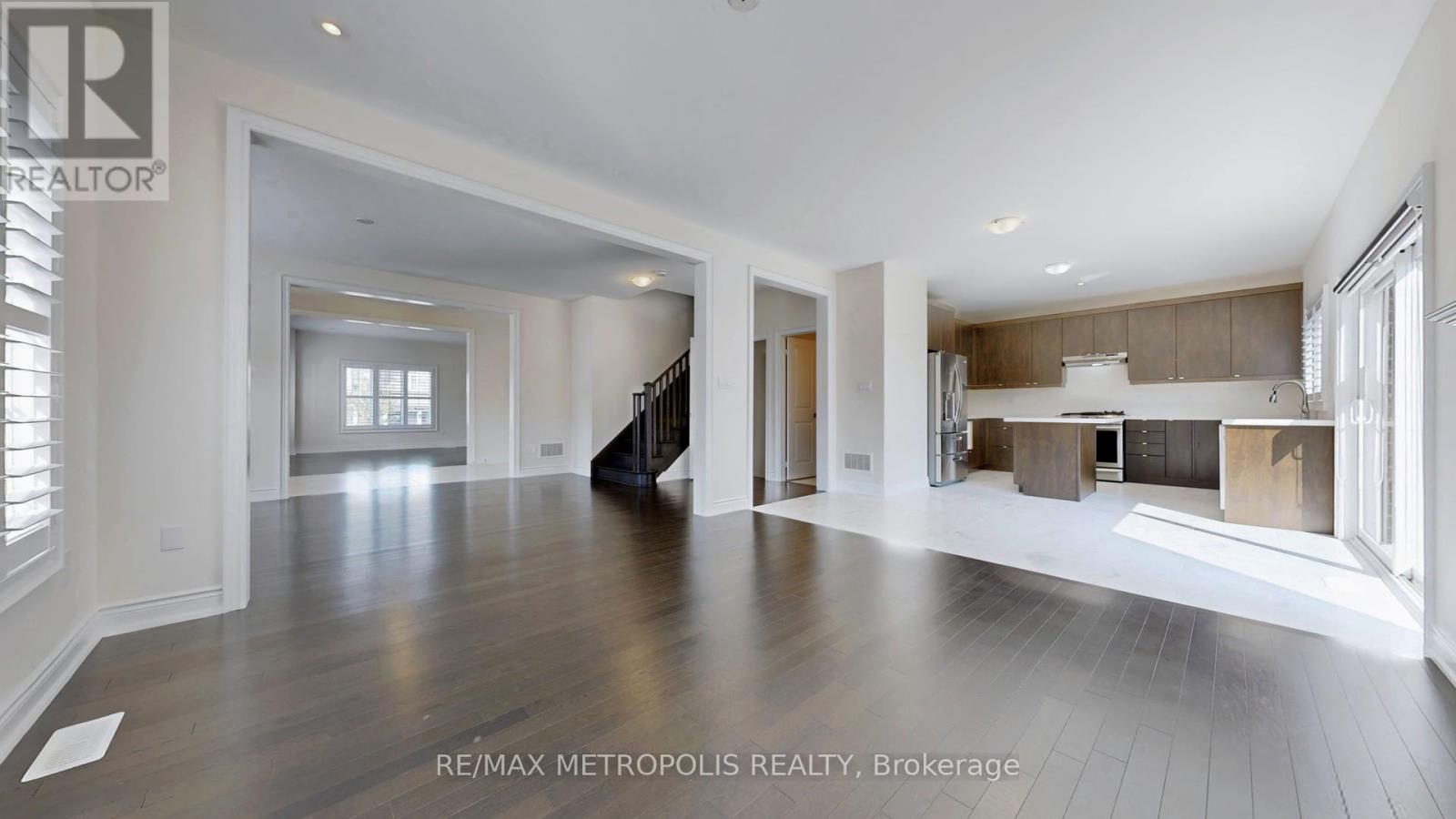 156 Muirfield Drive, Barrie, Ontario  L4N 5S4 - Photo 6 - S12422106