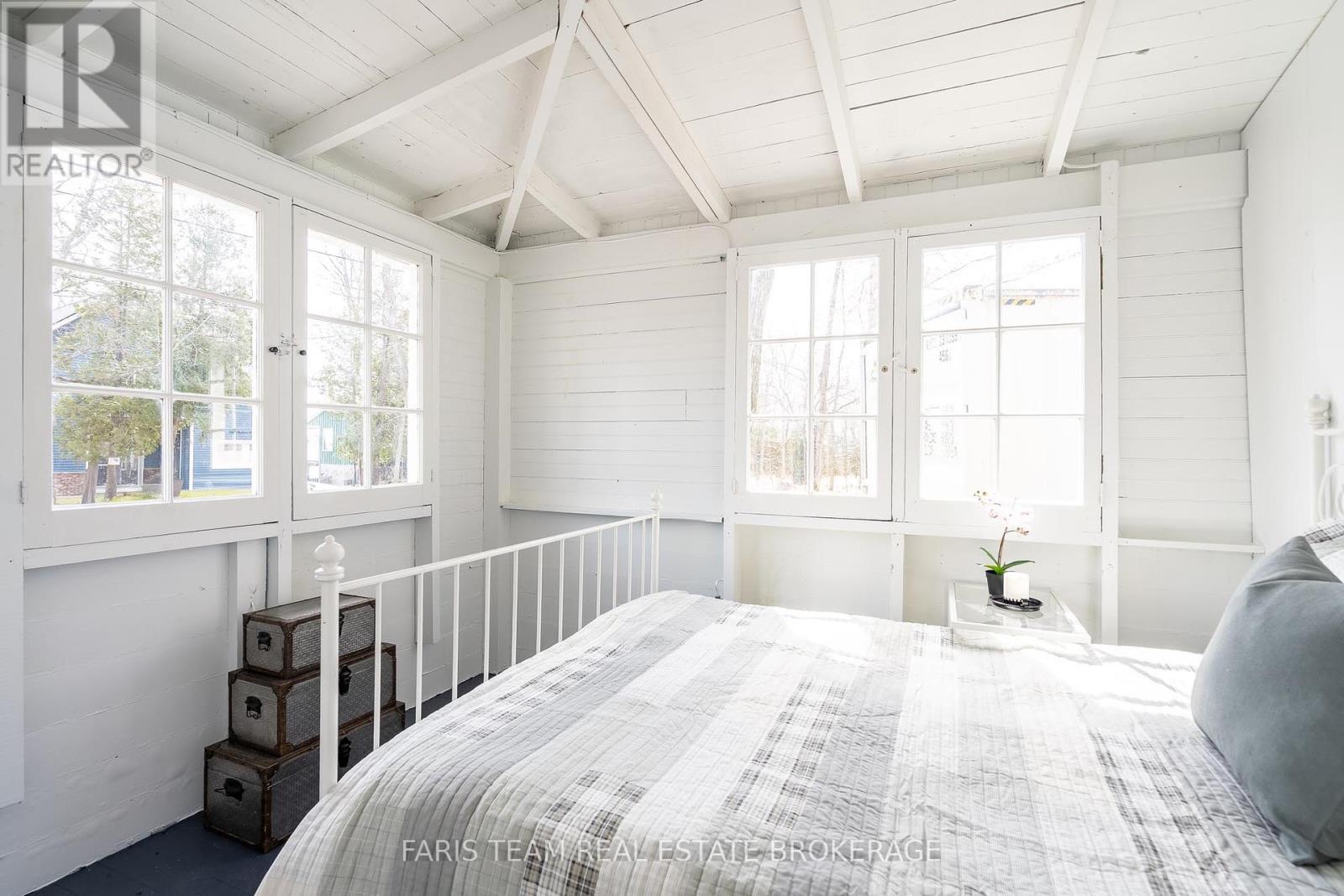 365 Robins Point Road, Tay, Ontario  L0K 2A0 - Photo 15 - S12422149