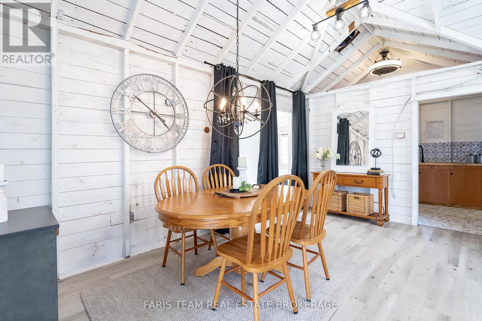 365 Robins Point Road, Tay, Ontario  L0K 2A0 - Photo 9 - S12422149