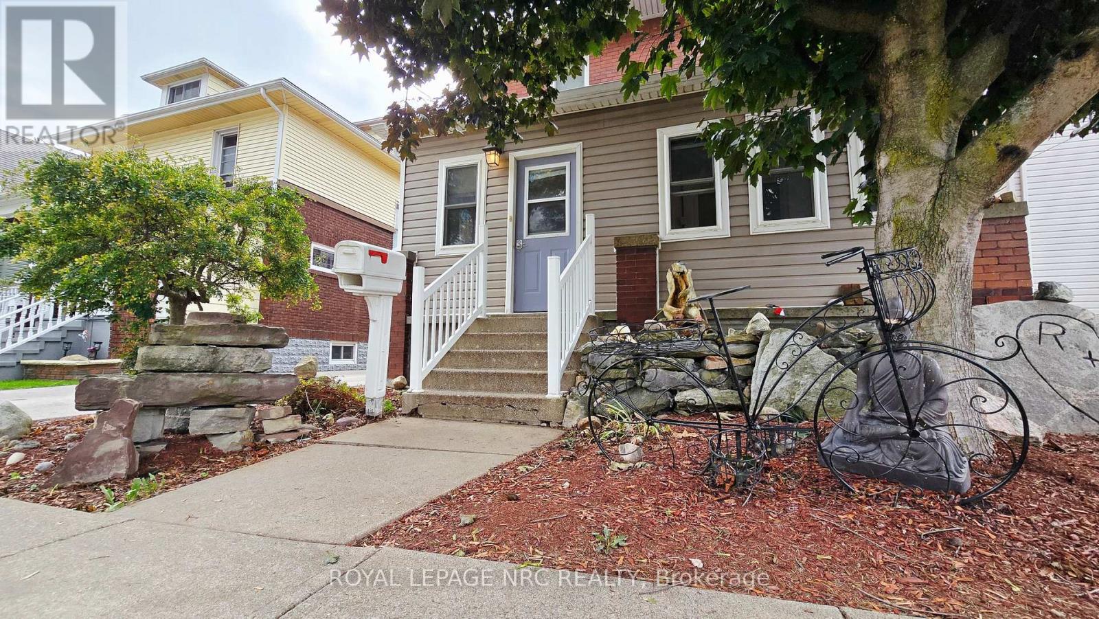 74 Delhi Street, Port Colborne, Ontario  L3K 3K8 - Photo 2 - X12422265