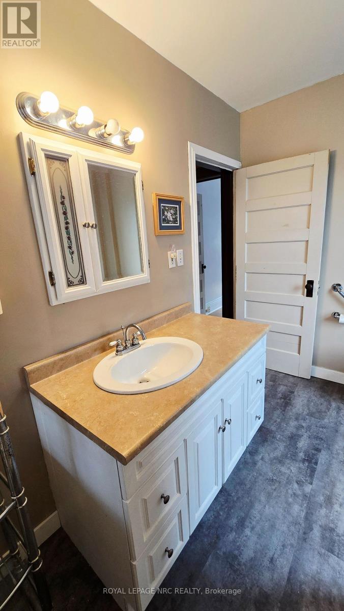 74 Delhi Street, Port Colborne, Ontario  L3K 3K8 - Photo 23 - X12422265