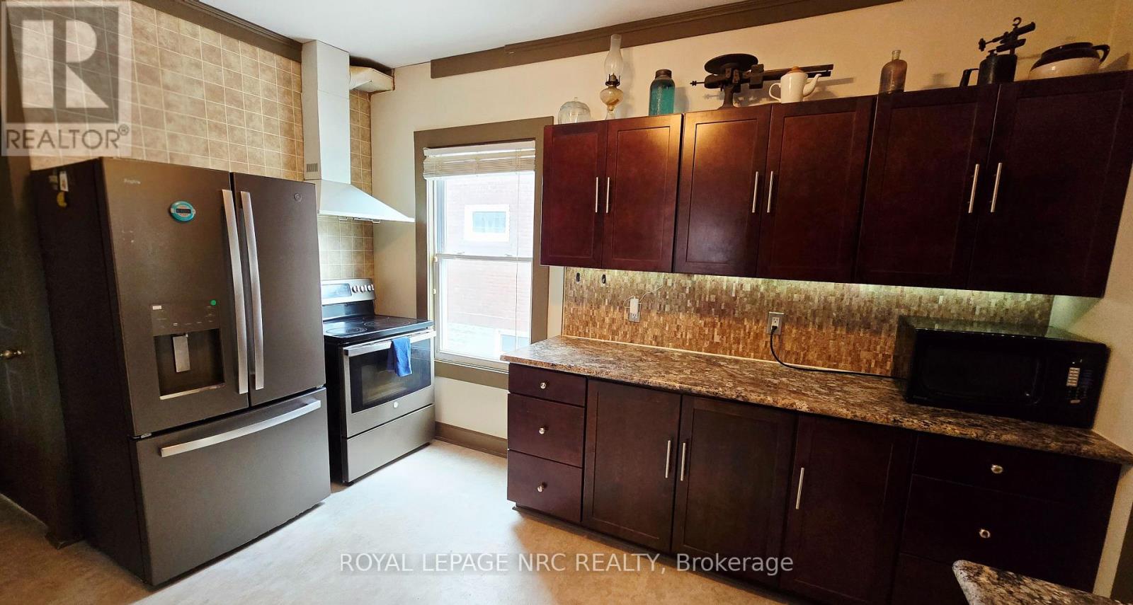 74 Delhi Street, Port Colborne, Ontario  L3K 3K8 - Photo 9 - X12422265