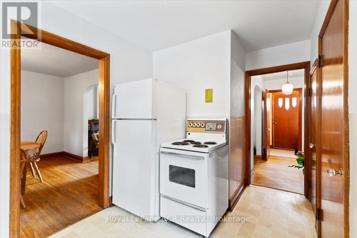 76 7th Street, Hanover, Ontario  N4N 1G4 - Photo 10 - X12422287