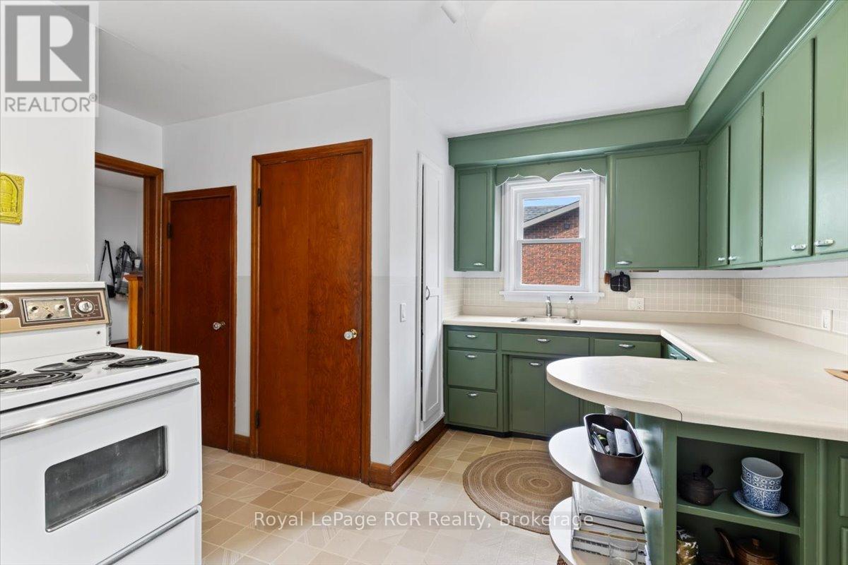 76 7th Street, Hanover, Ontario  N4N 1G4 - Photo 7 - X12422287