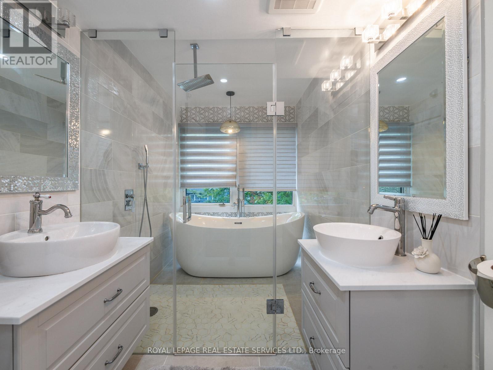 490 Windermere Avenue, Toronto (Runnymede-Bloor West Village), Ontario  M6S 3L6 - Photo 18 - W12422101