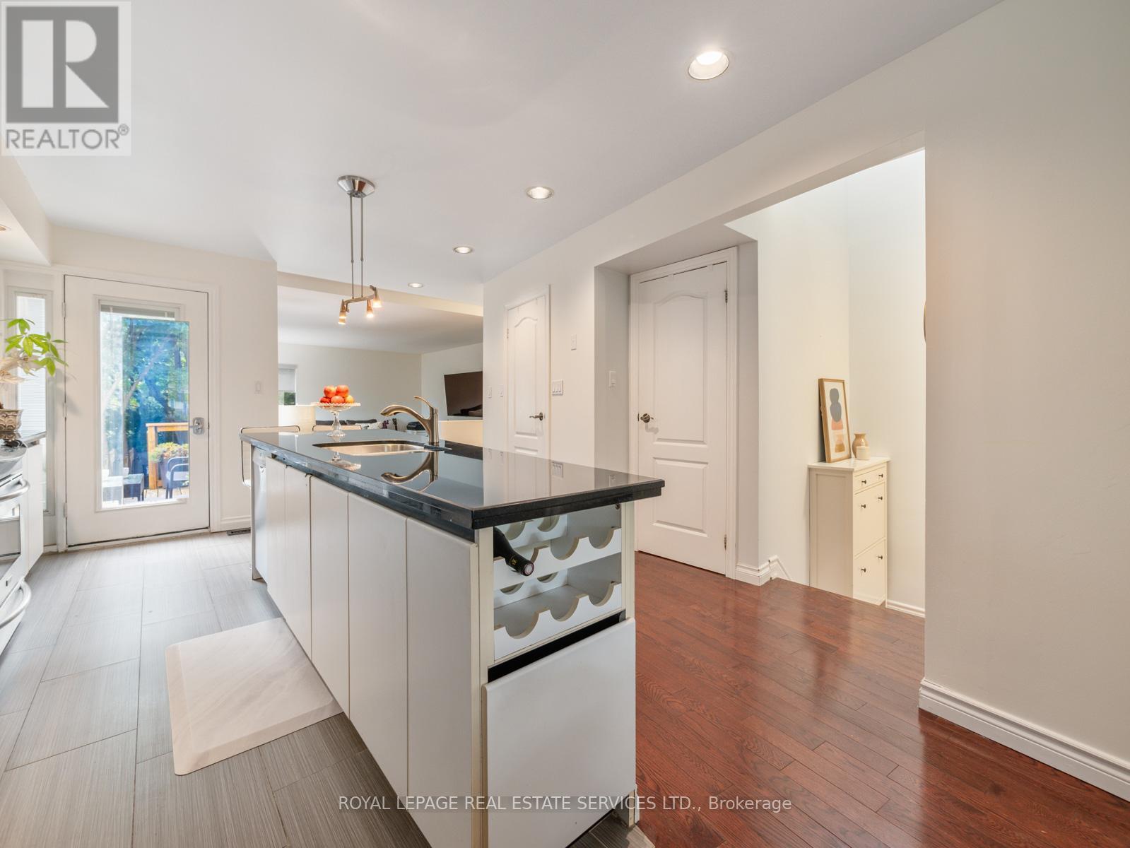 490 Windermere Avenue, Toronto (Runnymede-Bloor West Village), Ontario  M6S 3L6 - Photo 6 - W12422101