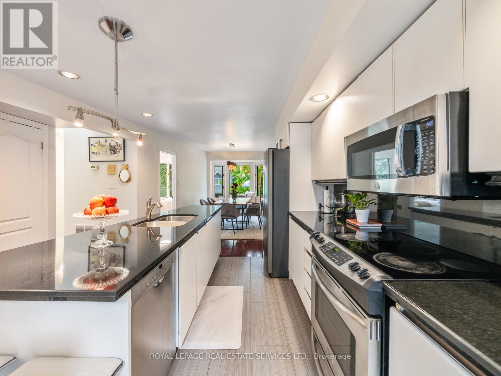 490 Windermere Avenue, Toronto (Runnymede-Bloor West Village), Ontario  M6S 3L6 - Photo 7 - W12422101