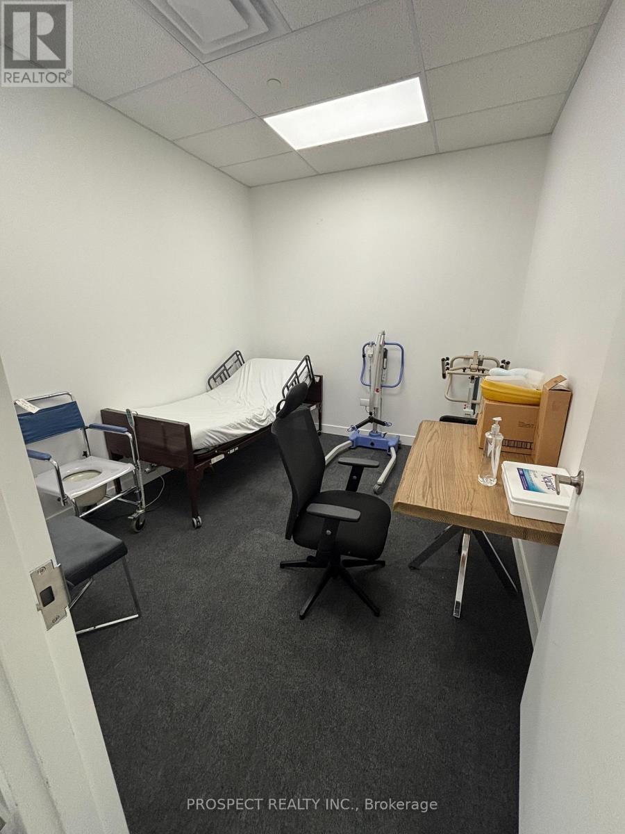 44f - 4000 Steeles Avenue W, Vaughan (Steeles West Industrial), Ontario  L4L 4V9 - Photo 4 - W12422141
