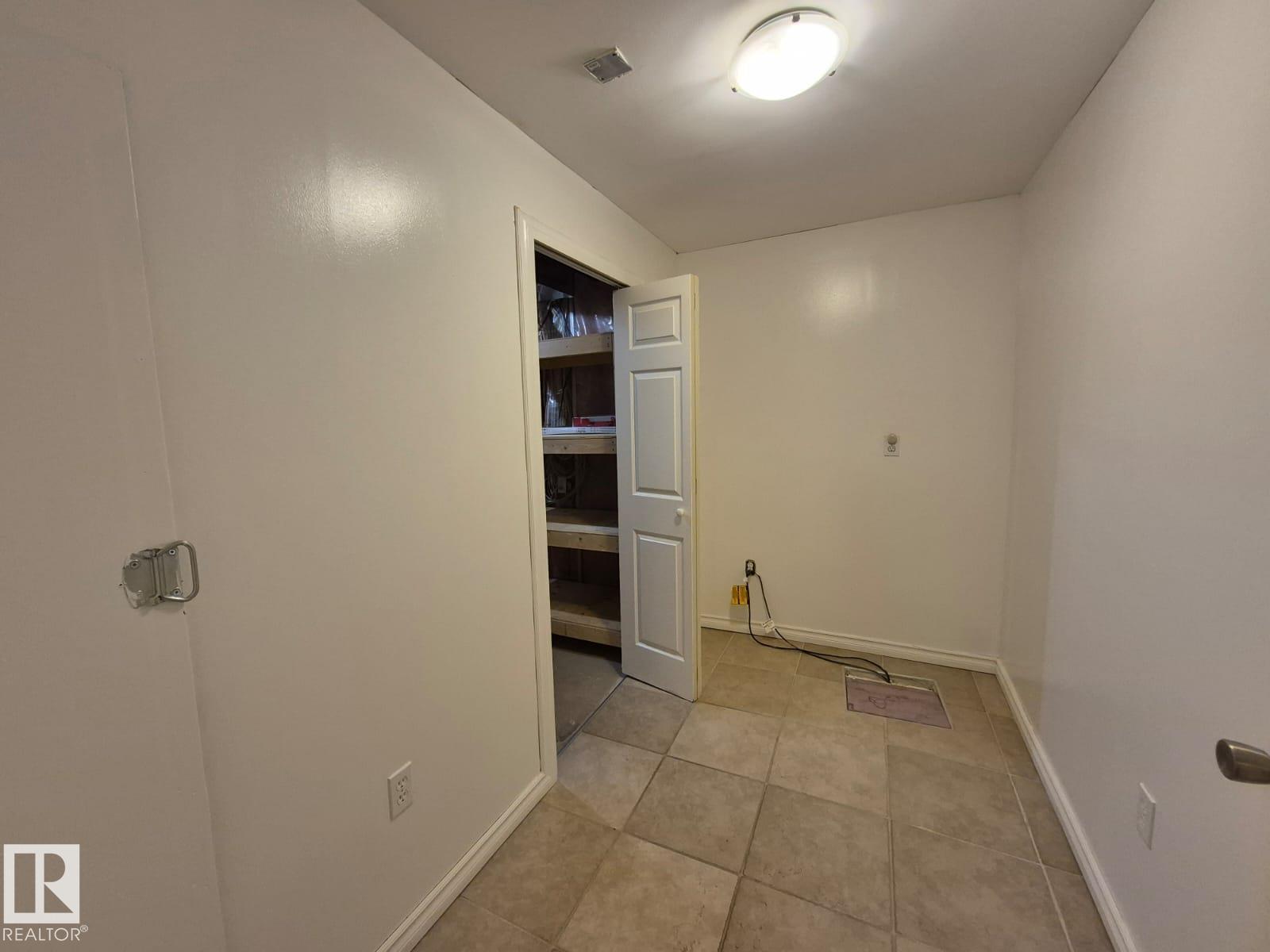 8361 Shaske Cr Nw, Edmonton, Alberta  T6R 0B4 - Photo 28 - E4459095