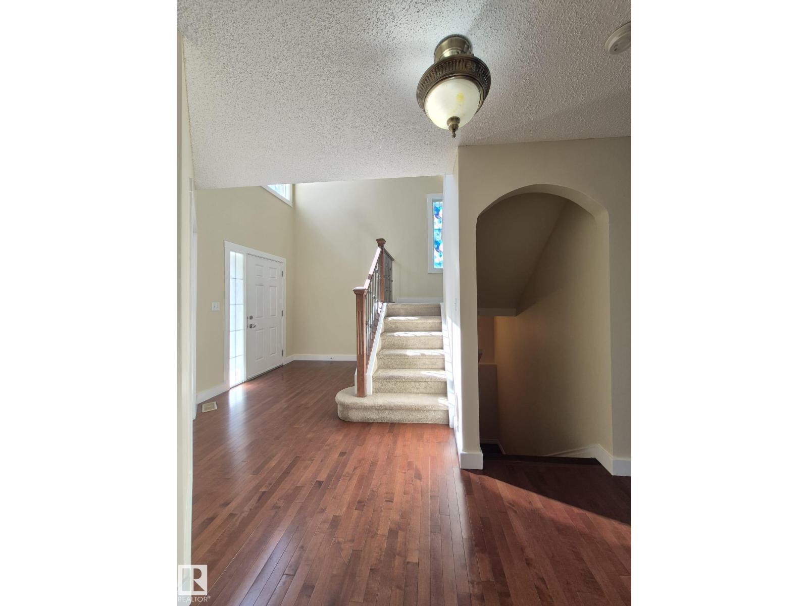 8361 Shaske Cr Nw, Edmonton, Alberta  T6R 0B4 - Photo 3 - E4459095