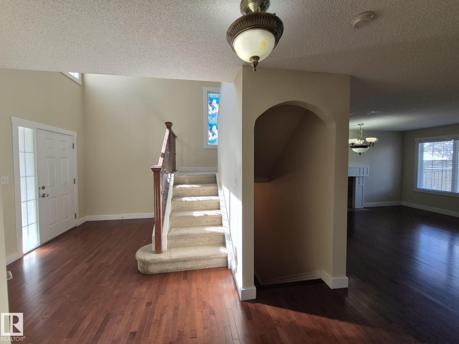 8361 Shaske Cr Nw, Edmonton, Alberta  T6R 0B4 - Photo 4 - E4459095