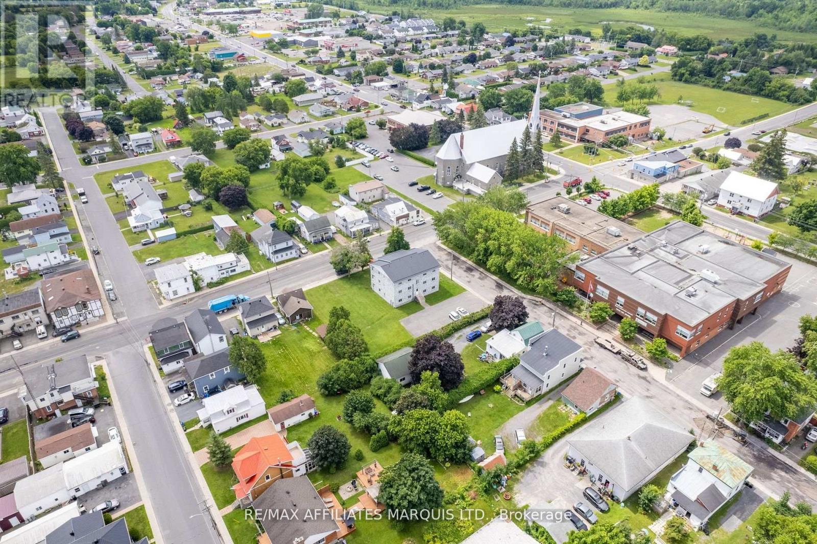 35 Lochiel Street E, North Glengarry, Ontario  K0C 1A0 - Photo 11 - X12422217