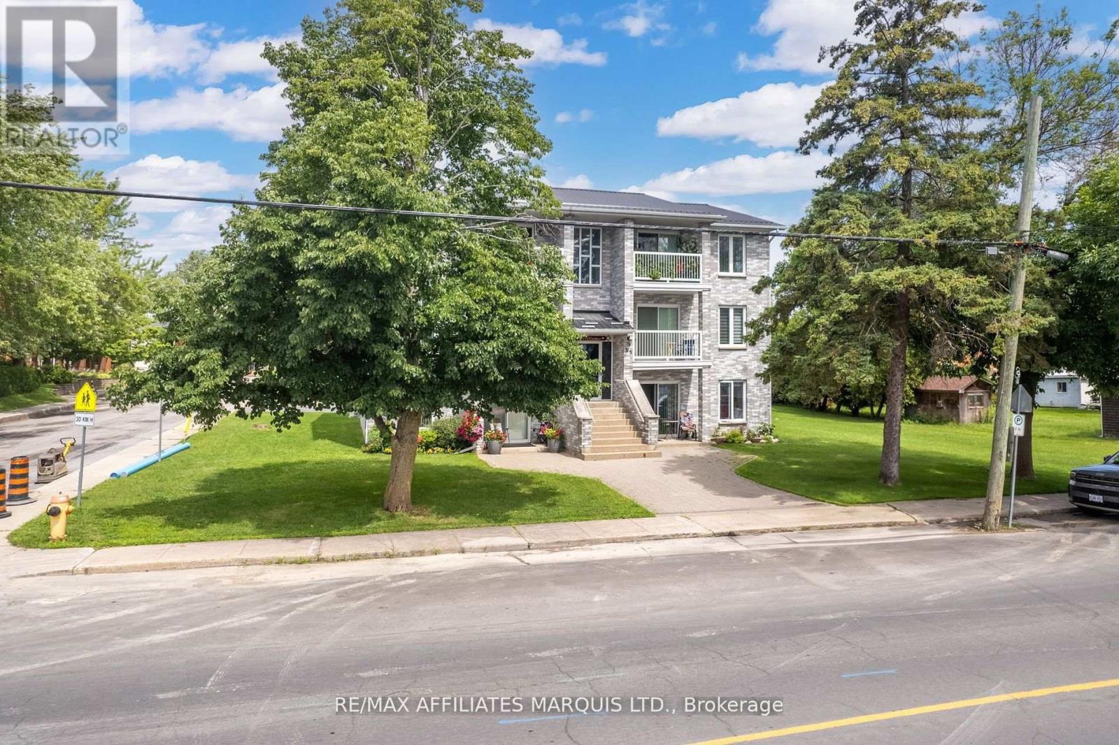35 Lochiel Street E, North Glengarry, Ontario  K0C 1A0 - Photo 2 - X12422217
