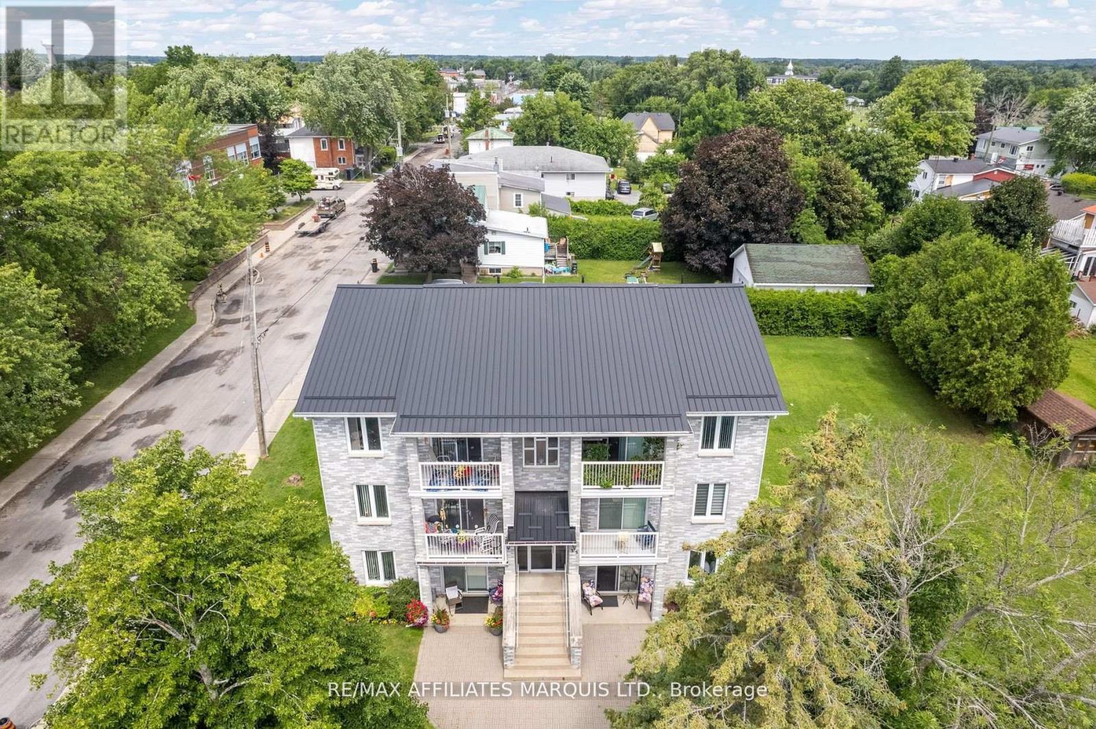 35 Lochiel Street E, North Glengarry, Ontario  K0C 1A0 - Photo 3 - X12422217