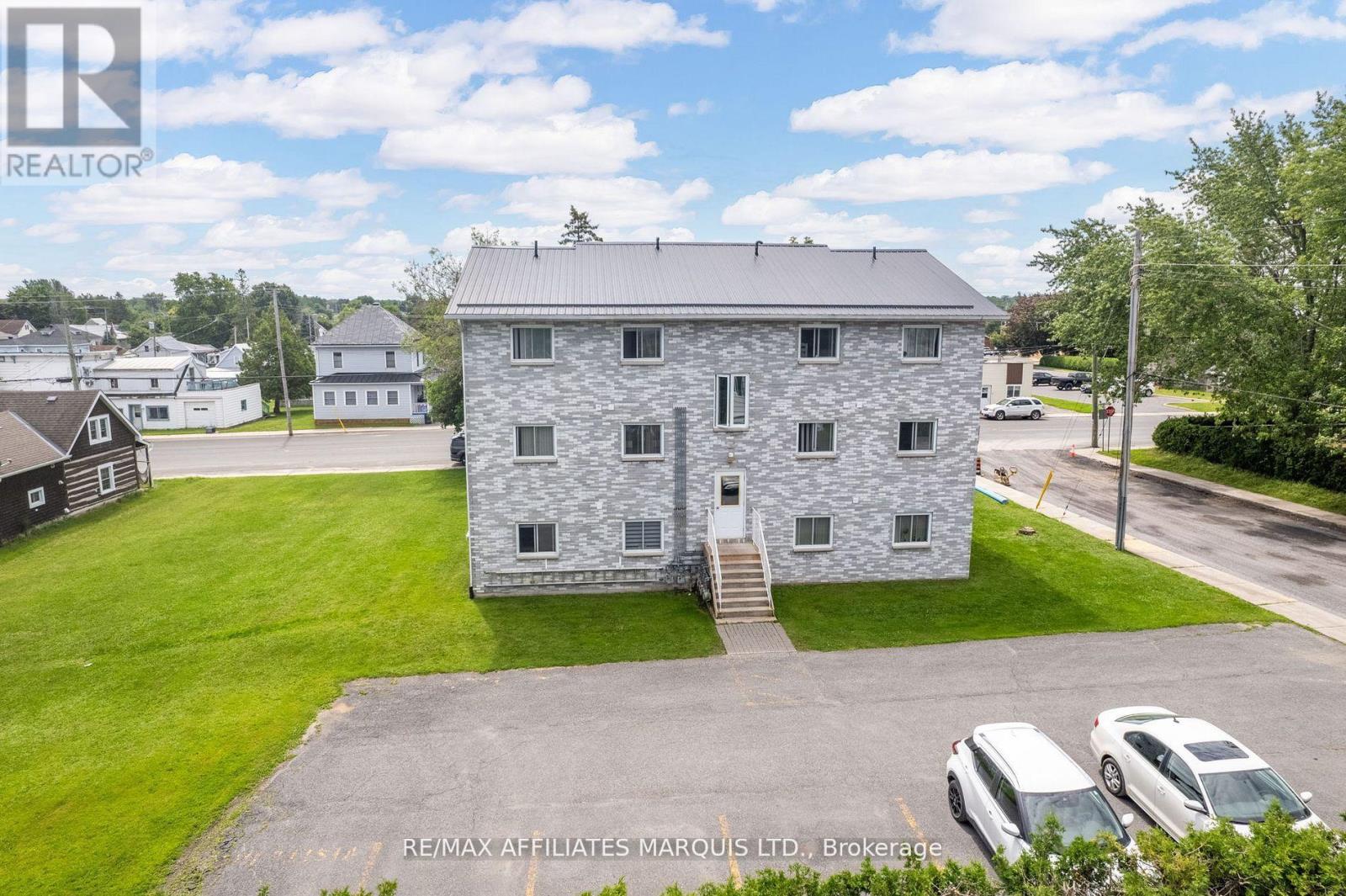 35 Lochiel Street E, North Glengarry, Ontario  K0C 1A0 - Photo 7 - X12422217